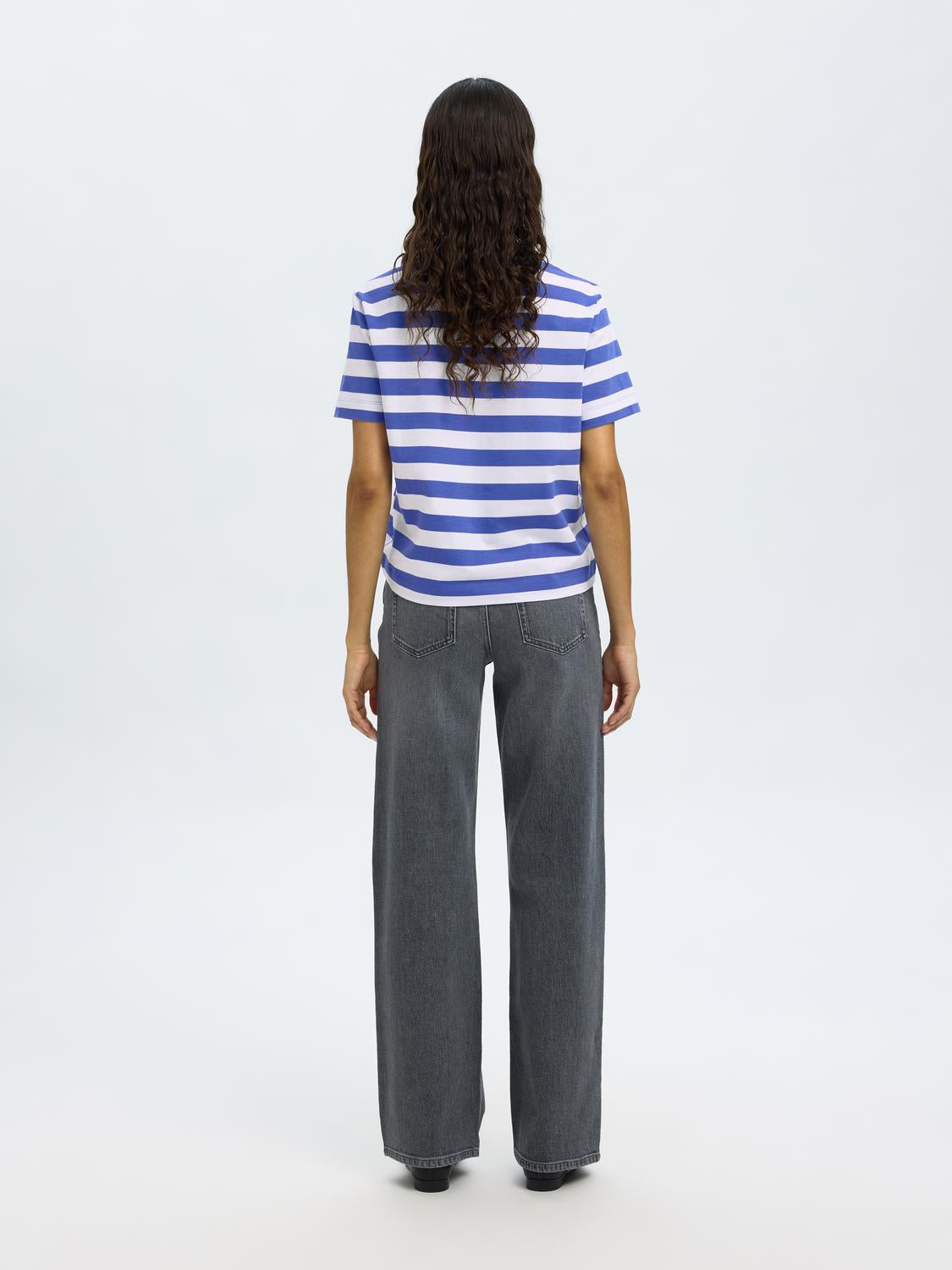 model_shot-back